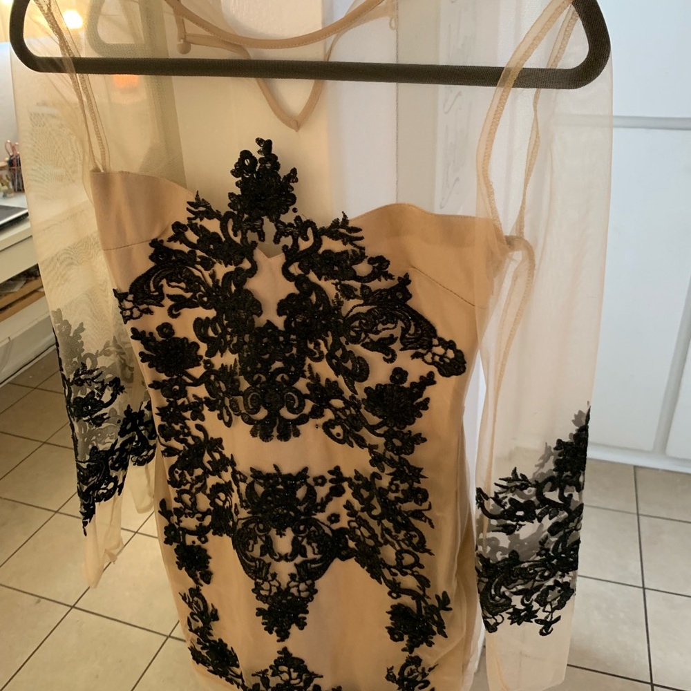 Beautiful sheer sleeve cocktail dress - Picture 2 of 6